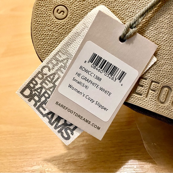 BAREFOOT DREAMS Cozy Women’s Slippers - Picture 8 of 10